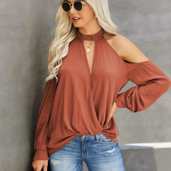 Cold shoulder top - Picture 3 of 4